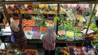 Inflasi RI Diramal Memanas: Efek Harga BBM, Rupiah & Pangan Menghantam