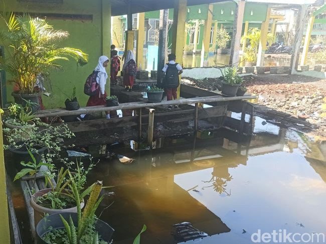 Banjir Rob di Sayung Demak Menahun, Ada 25 Sekolah Terdampak