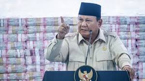 Masalah di balik pernyataan Presiden Prabowo 'rakyat di desa enggak pakai dolar'