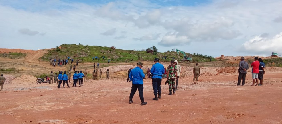 Kebun dan Rumah Warga Tanjung Banon Digusur Paksa Tim Terpadu