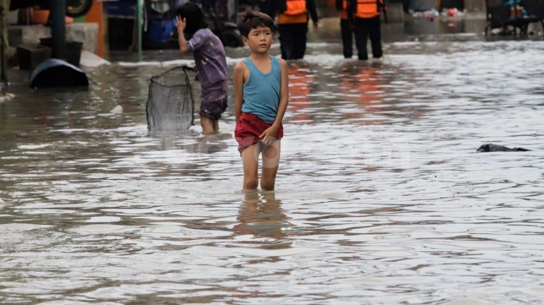 Mengapa Anak-Anak di Pesisir Menjadi Kelompok yang Paling Menanggung Dampak Krisis Iklim?