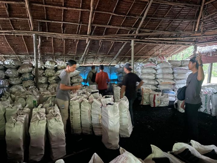 Polda Riau Tangkap Dua Pemilik Dapur Arang Bakau Ilegal di Kepulauan Meranti