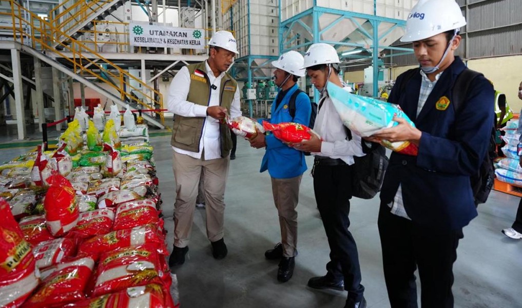 BULOG Sambut BEM Se-Indonesia di Gudang Kelapa Gading, Perkuat Transparansi Ketahanan Pangan Nasional